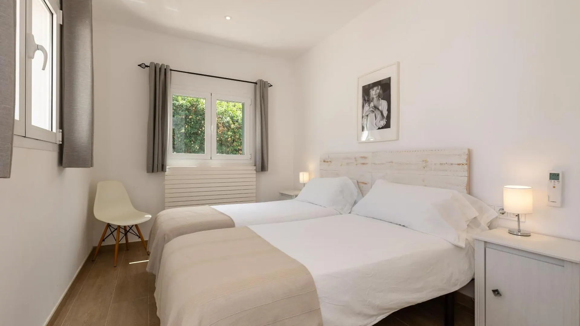 Villa Maravilla With Heatable Pool Rooftopbar With Sea Views And Range Rover Binibeca
