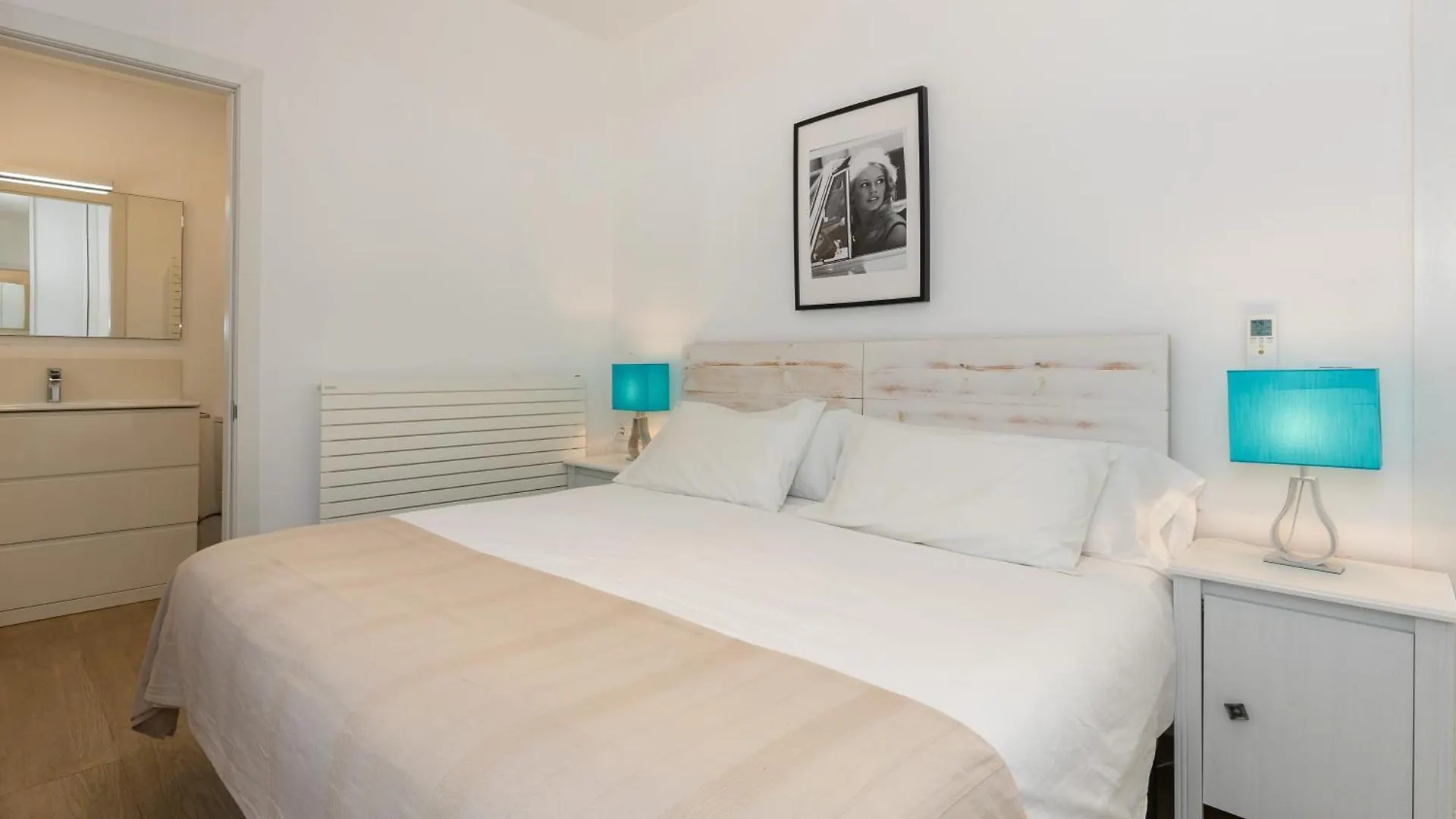 Villa Maravilla With Heatable Pool Rooftopbar With Sea Views And Range Rover Binibeca